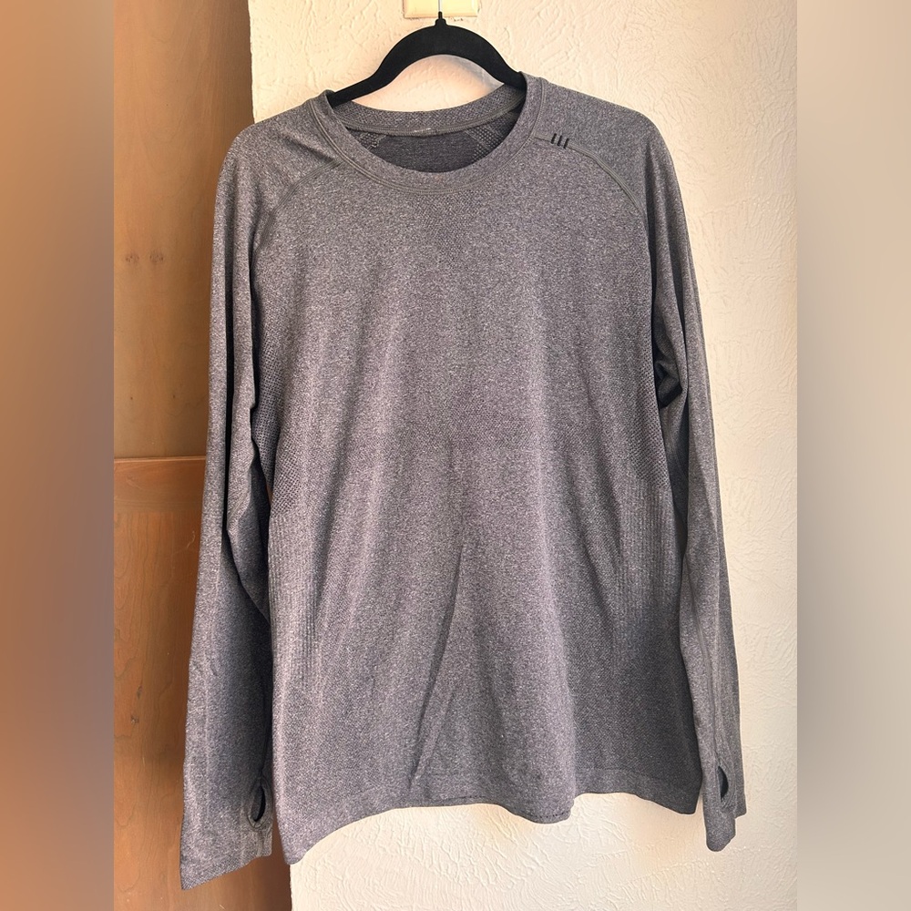 Lululemon Men's Metal Vent Tech long-sleeve shirt in charcoal gray Size M/L